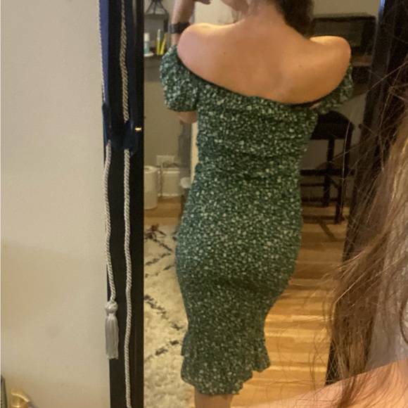 Flowered Off shoulder dress - Picture 4 of 5